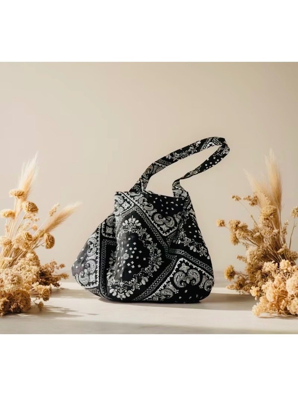 New -Super Cute -Oversized Casual Cashew Flower Design Tote Bag -Black/White